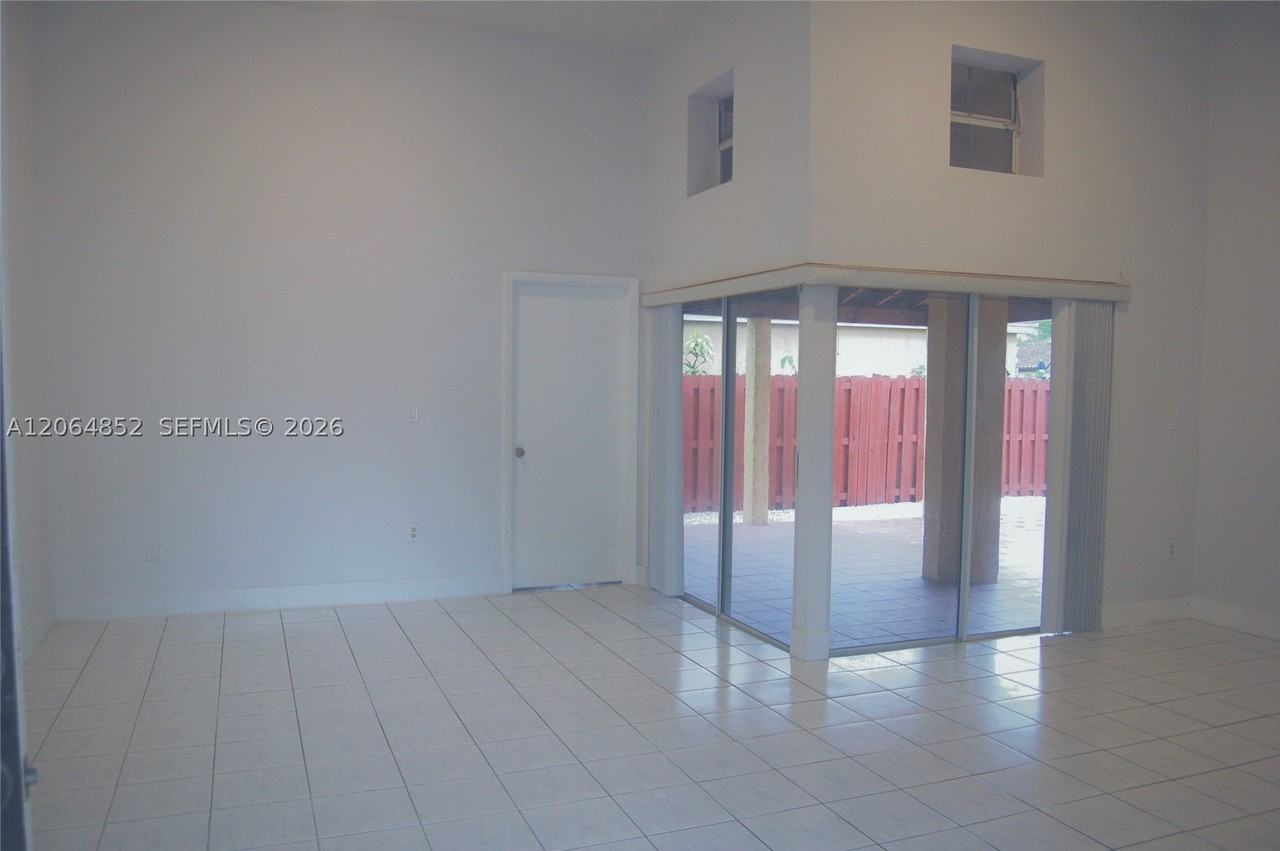 10957 Sw 73rd Ter - Photo 3 of 24