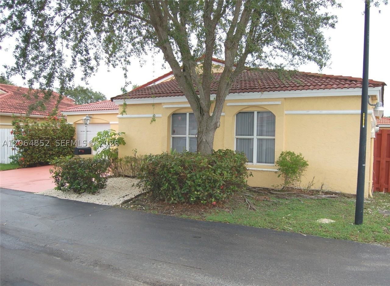 10957 Sw 73rd Ter - Photo 4 of 24