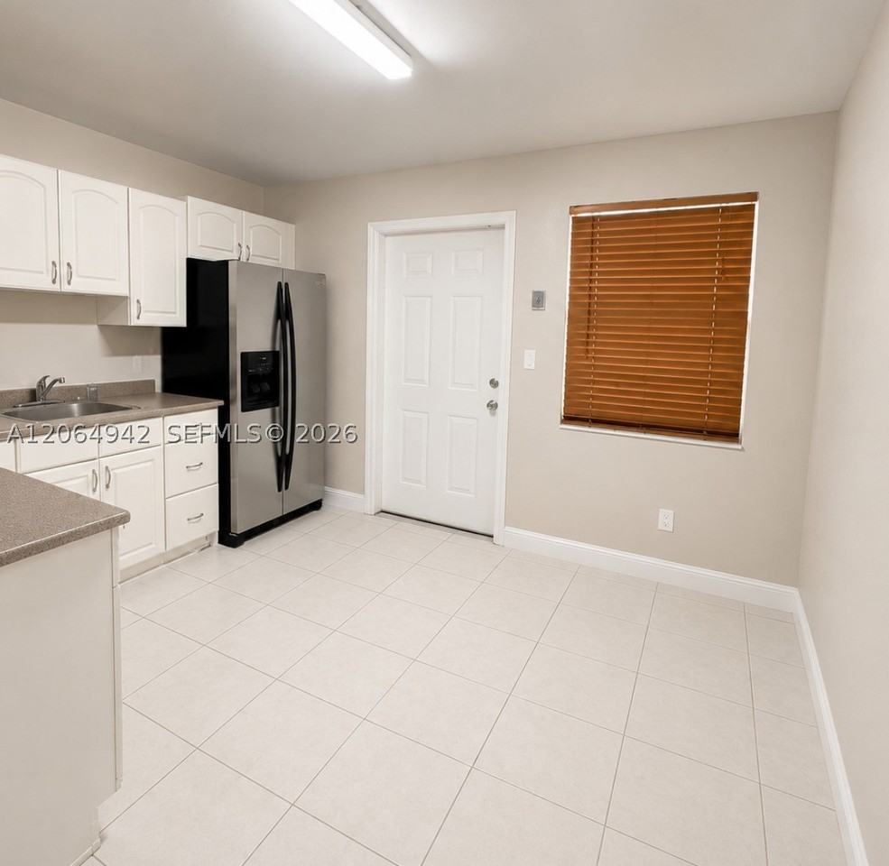 525 Sw 78th Ct #525 - Photo 2 of 4