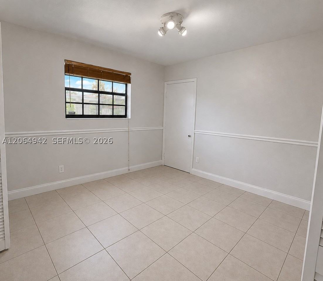 525 Sw 78th Ct #525 - Photo 3 of 4