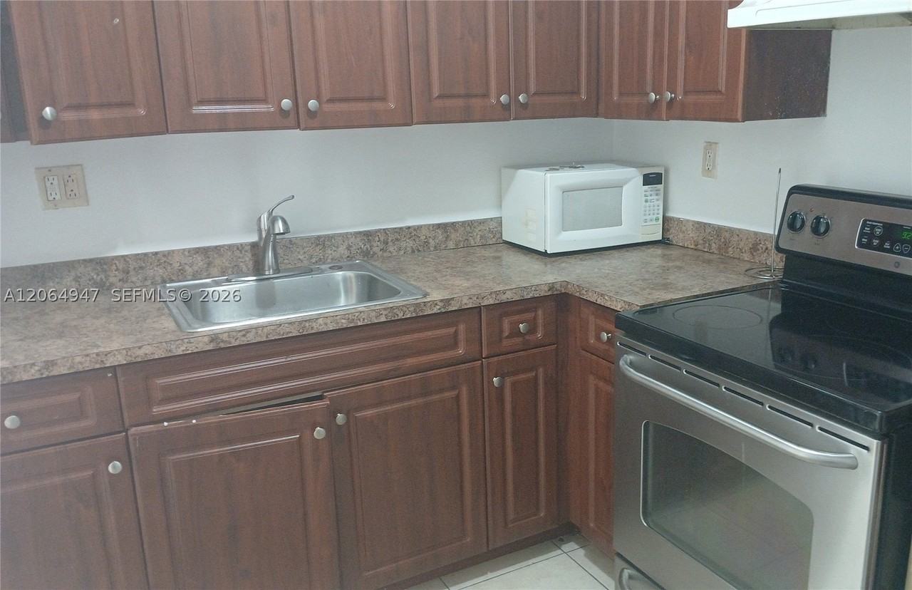3610 Nw 21st St #313 - Photo 2 of 12