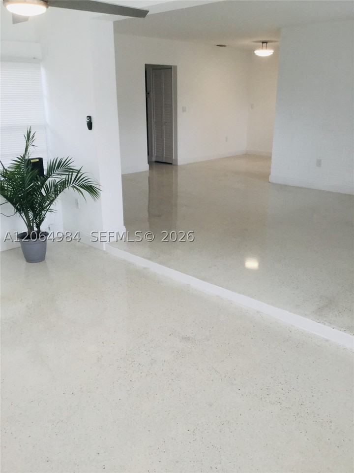 18280 S Glades Dr - Photo 6 of 10