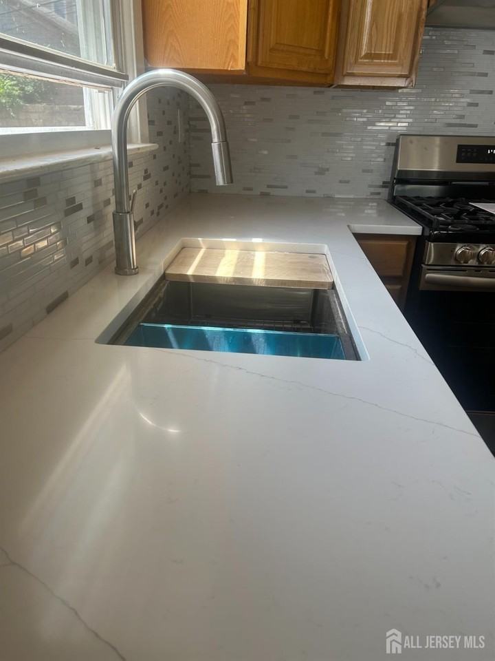 105 Crawford St - Photo 2 of 6