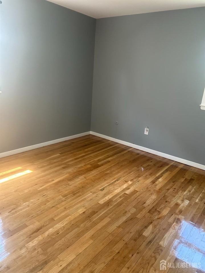 105 Crawford St - Photo 6 of 6