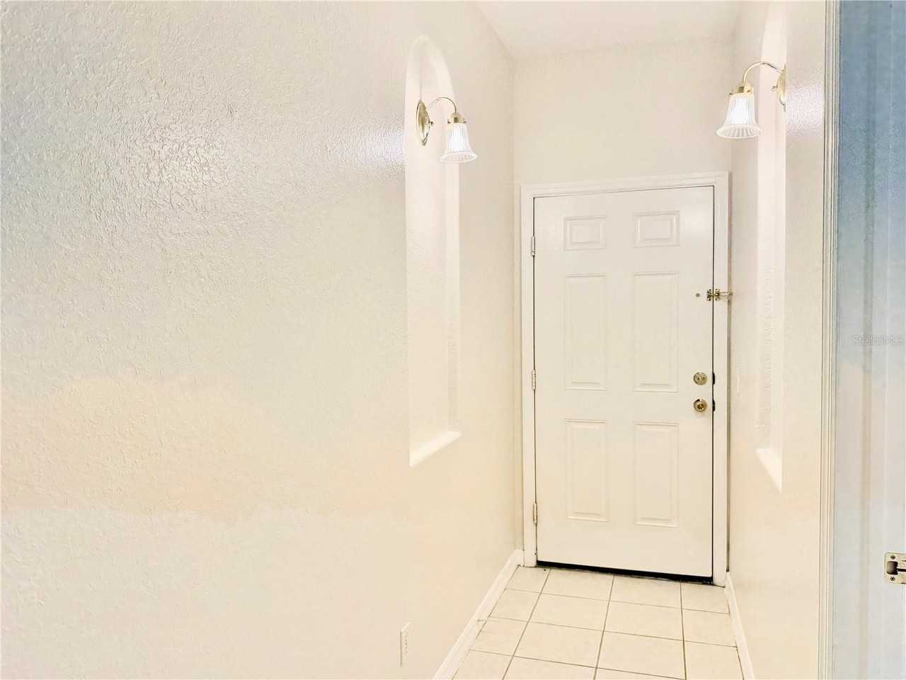 819 Fairwaycove Ln #102 - Photo 3 of 50