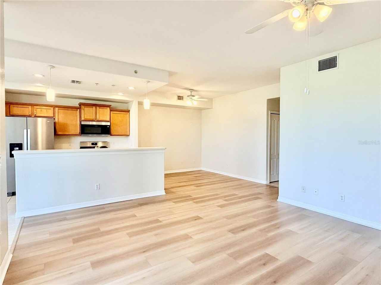 819 Fairwaycove Ln #102 - Photo 7 of 50