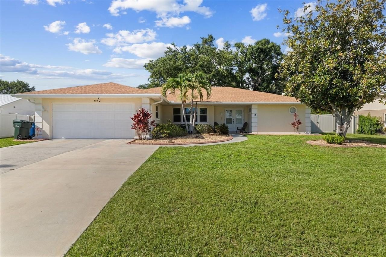 5776 Augusta Cir - Photo 2 of 32