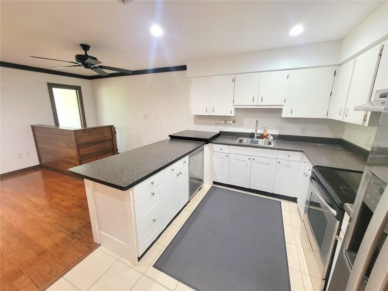 306 63rd St #B - Photo 5 of 20