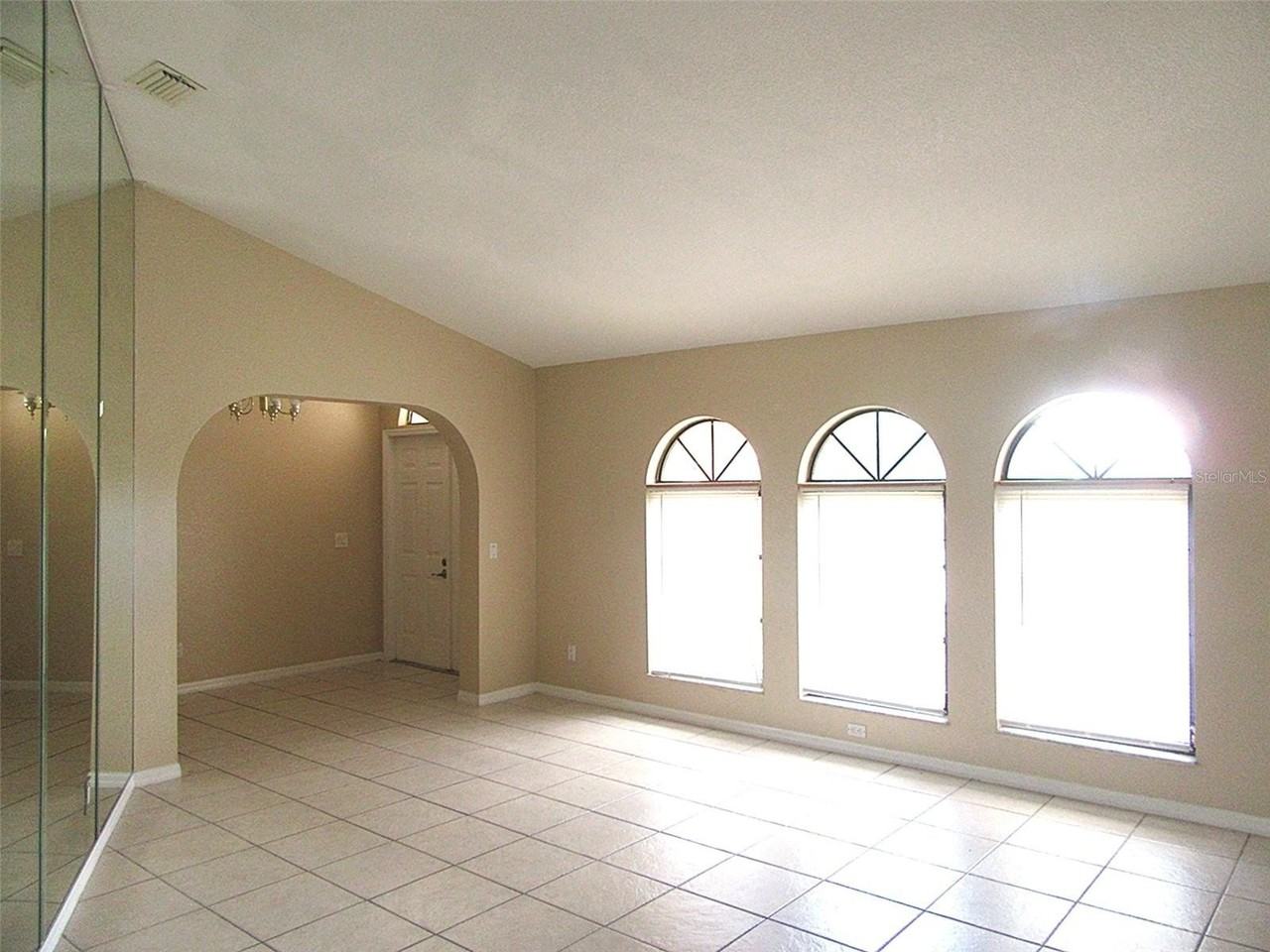 22182 Peachland Blvd - Photo 2 of 20