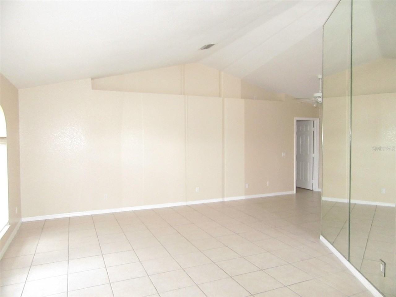 22182 Peachland Blvd - Photo 3 of 20