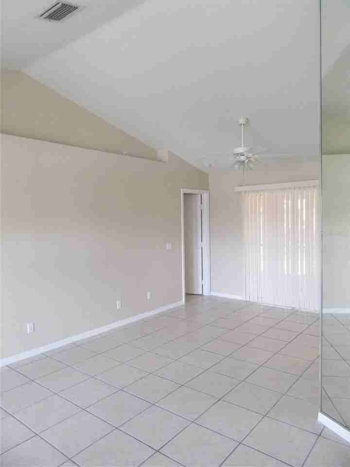 22182 Peachland Blvd - Photo 4 of 20