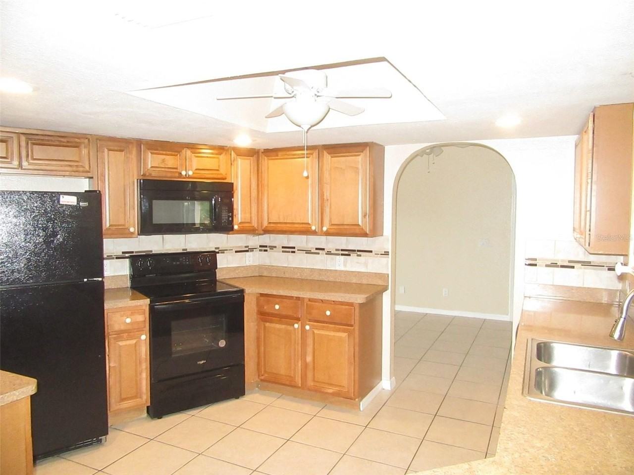 22182 Peachland Blvd - Photo 5 of 20