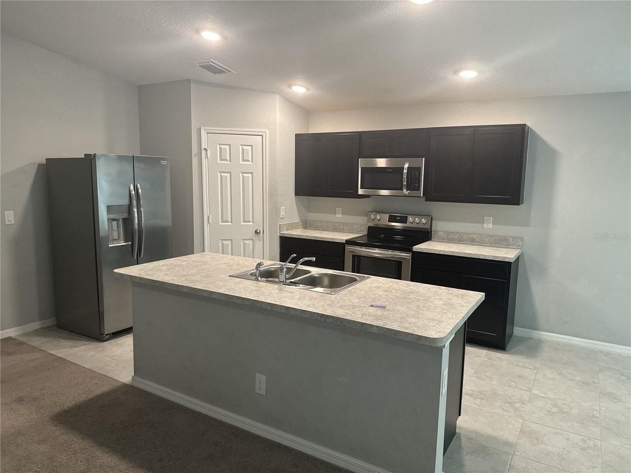 154 Australian Dr - Photo 2 of 16