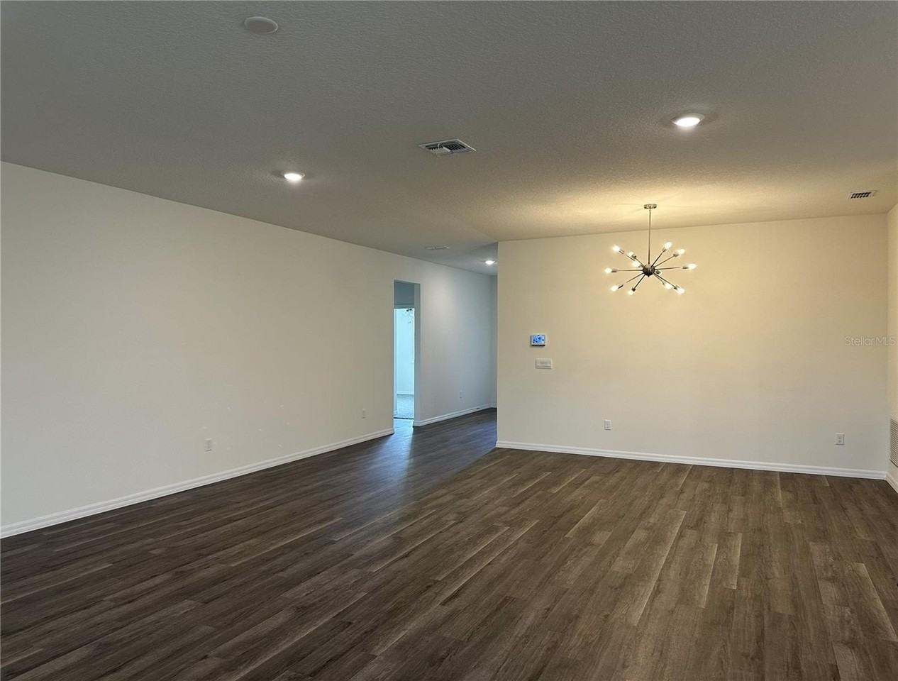3272 Arch Ave - Photo 5 of 50