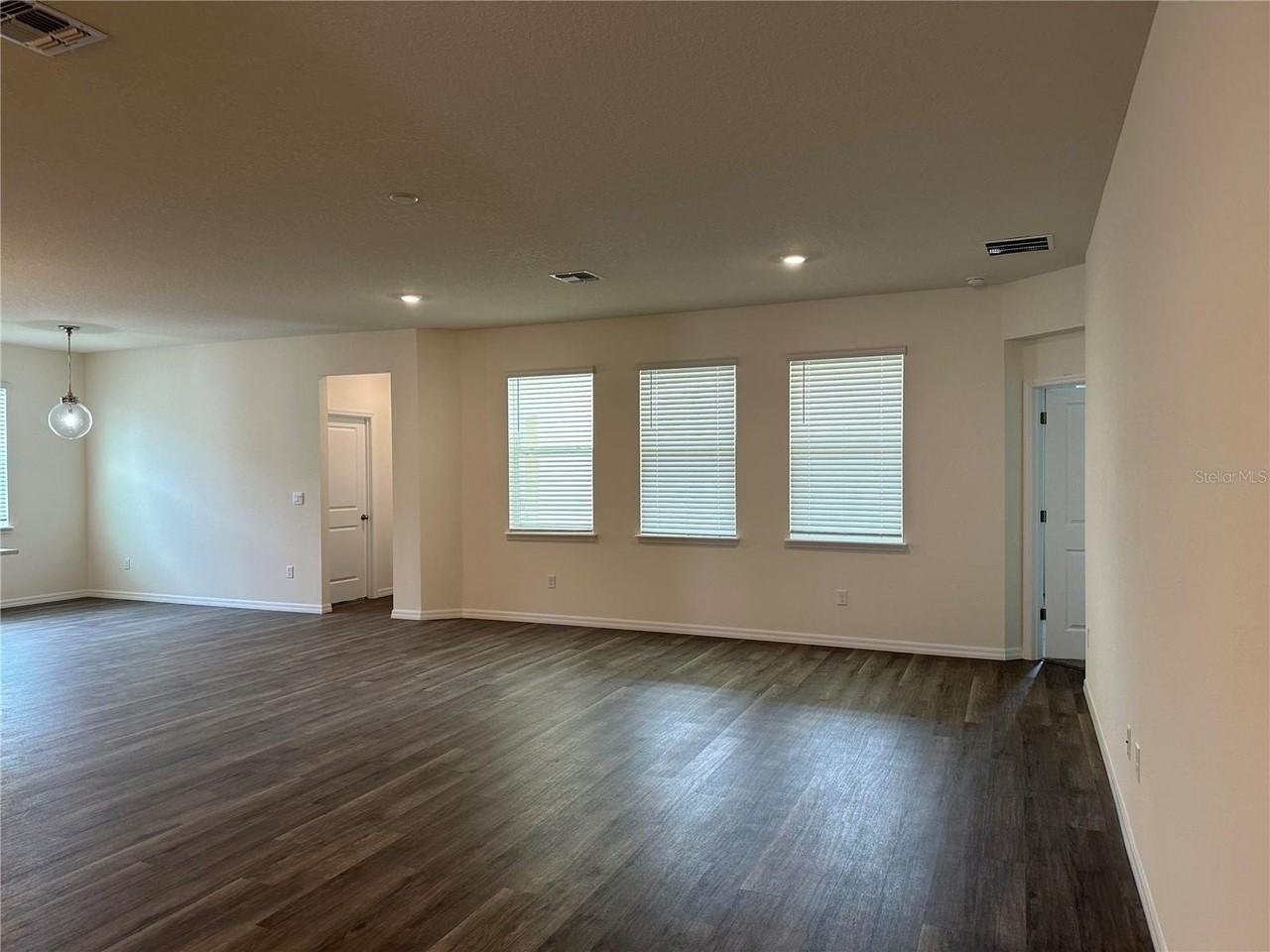 3272 Arch Ave - Photo 6 of 50
