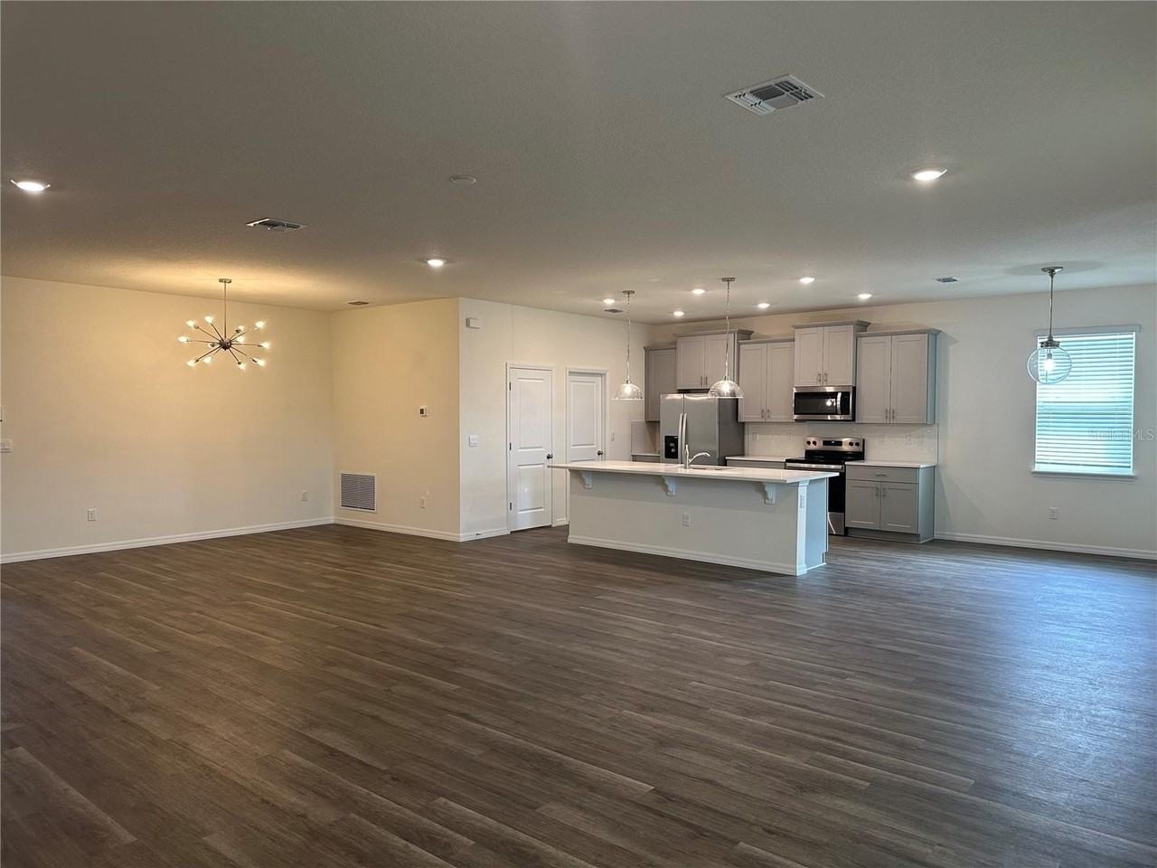 3272 Arch Ave - Photo 7 of 50