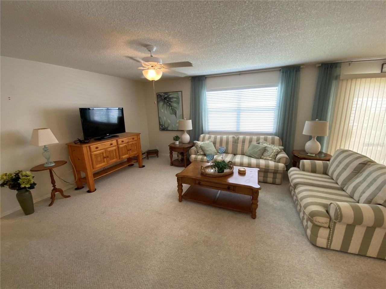 1672 Duran Dr - Photo 3 of 15