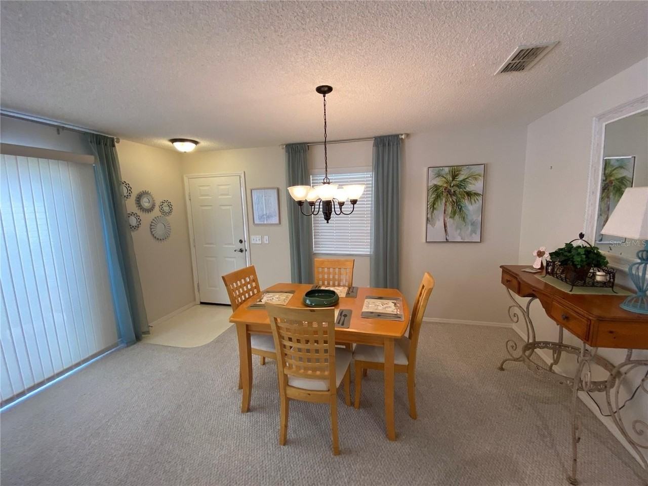 1672 Duran Dr - Photo 4 of 15