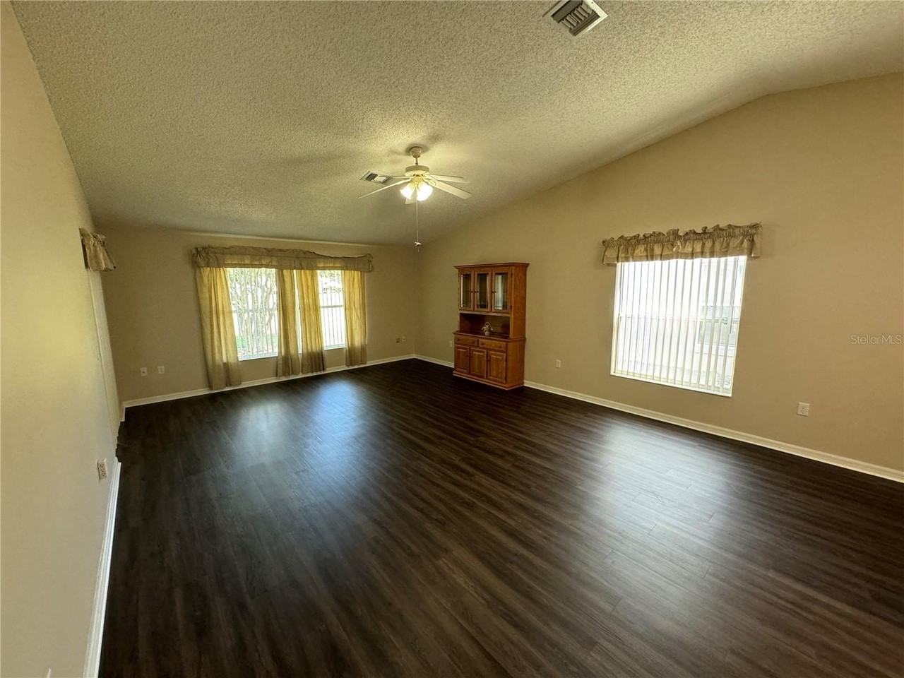 545 Golfview Ct - Photo 3 of 17
