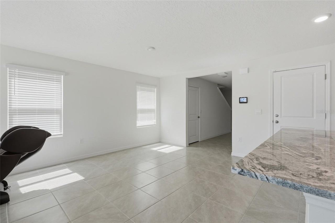 24799 Nw 11th Pl - Photo 5 of 31