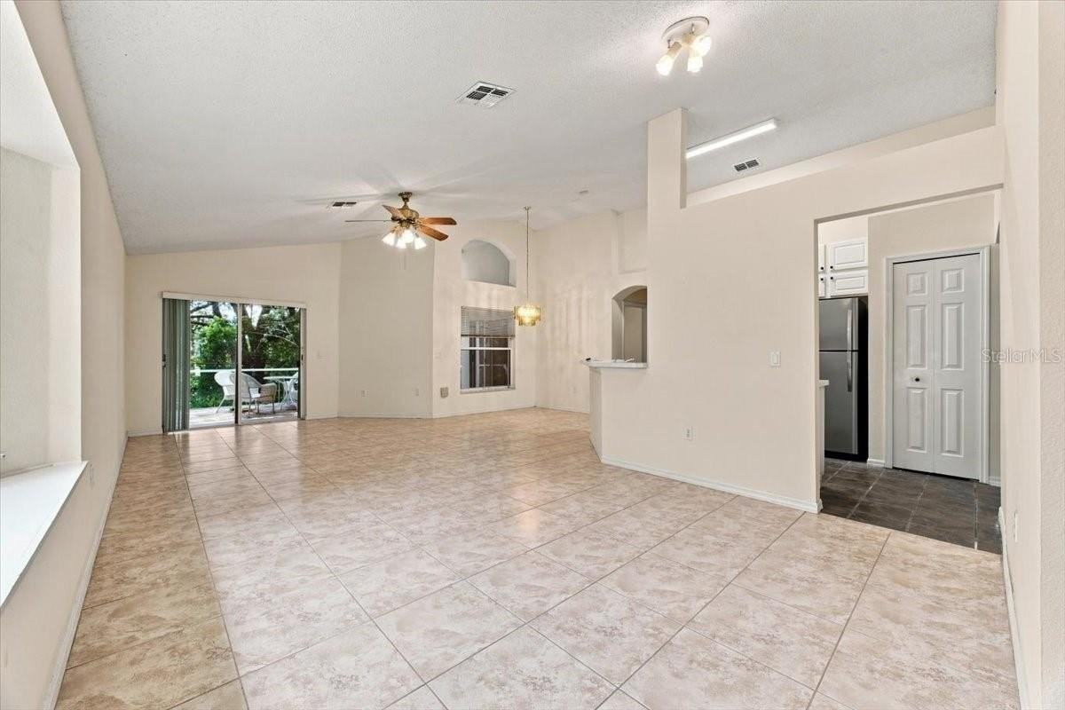 2393 Paulette Dr - Photo 4 of 25