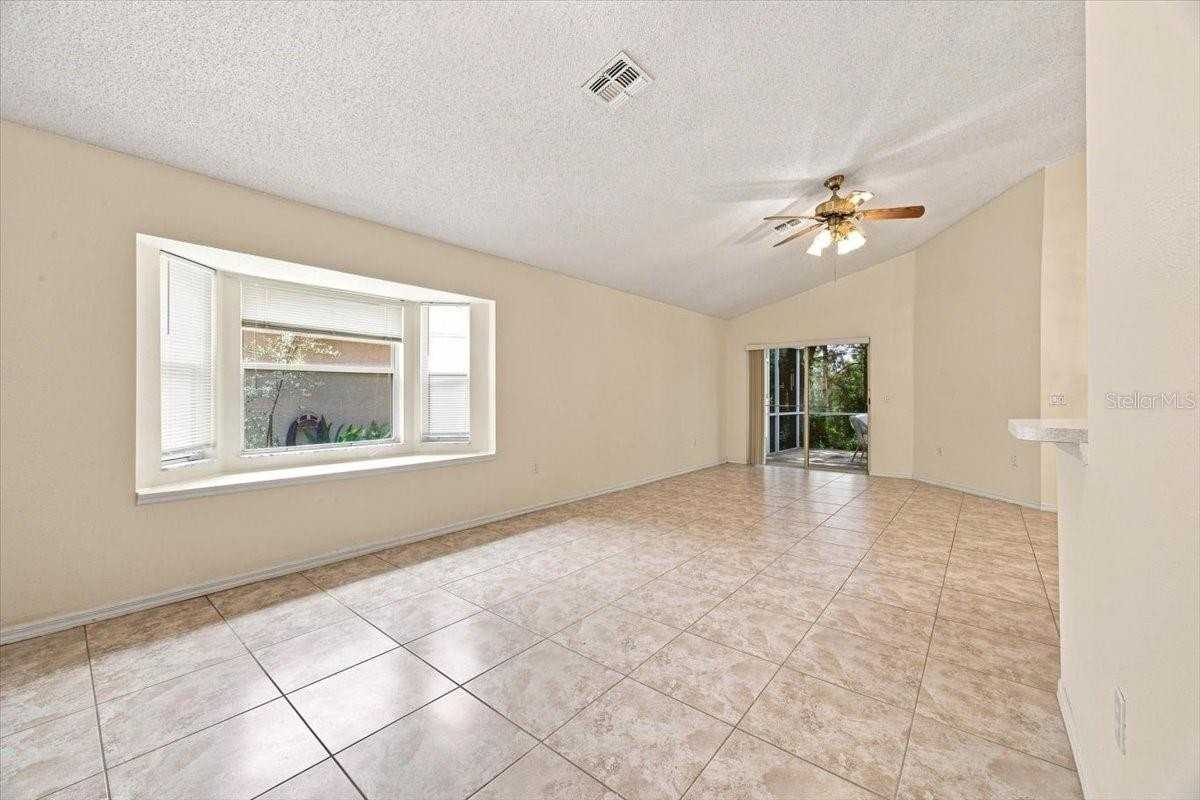 2393 Paulette Dr - Photo 5 of 25