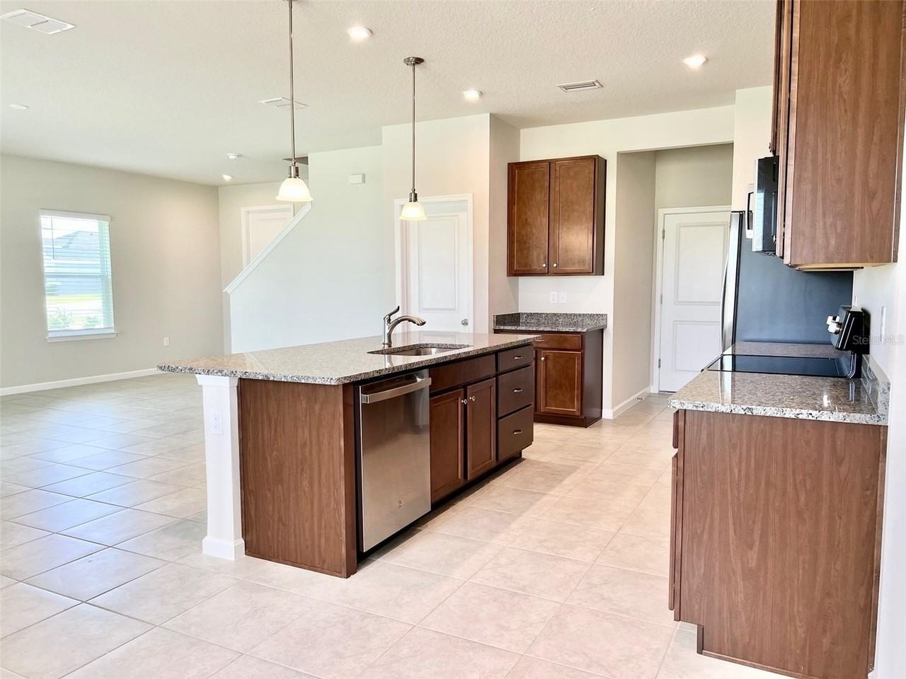 63 Berlin Ave - Photo 6 of 28