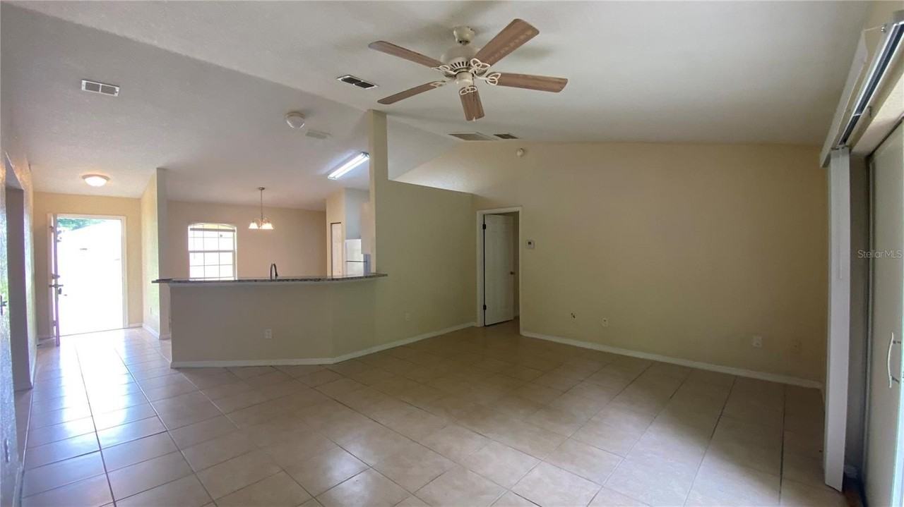 523 Silver Way Dr - Photo 4 of 24