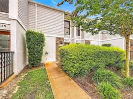 featured image of 2113 Ne 38th Ave