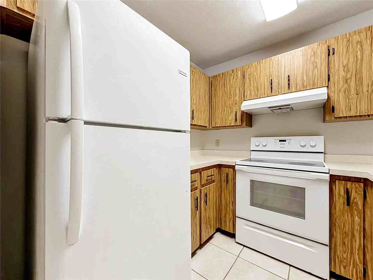 2113 Ne 38th Ave - Photo 3 of 41