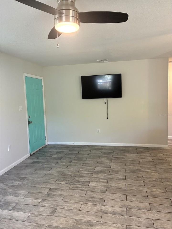 618 4th Ave Ne - Photo 3 of 20