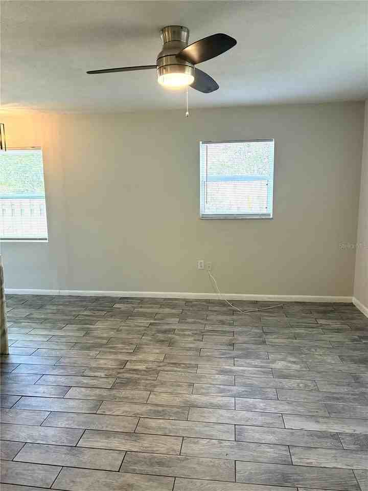 618 4th Ave Ne - Photo 4 of 20