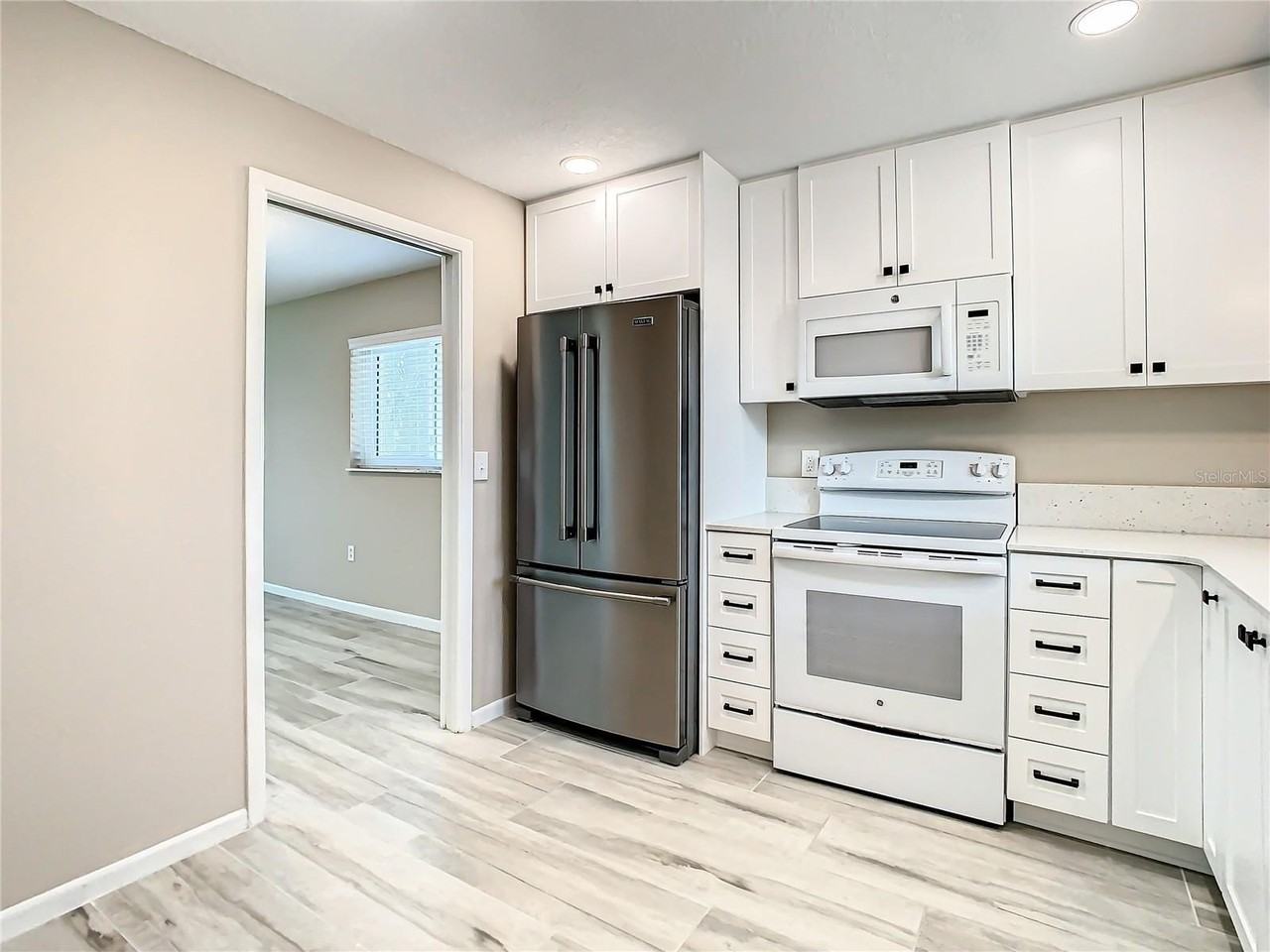 4575 Cove Cir #309 - Photo 4 of 50