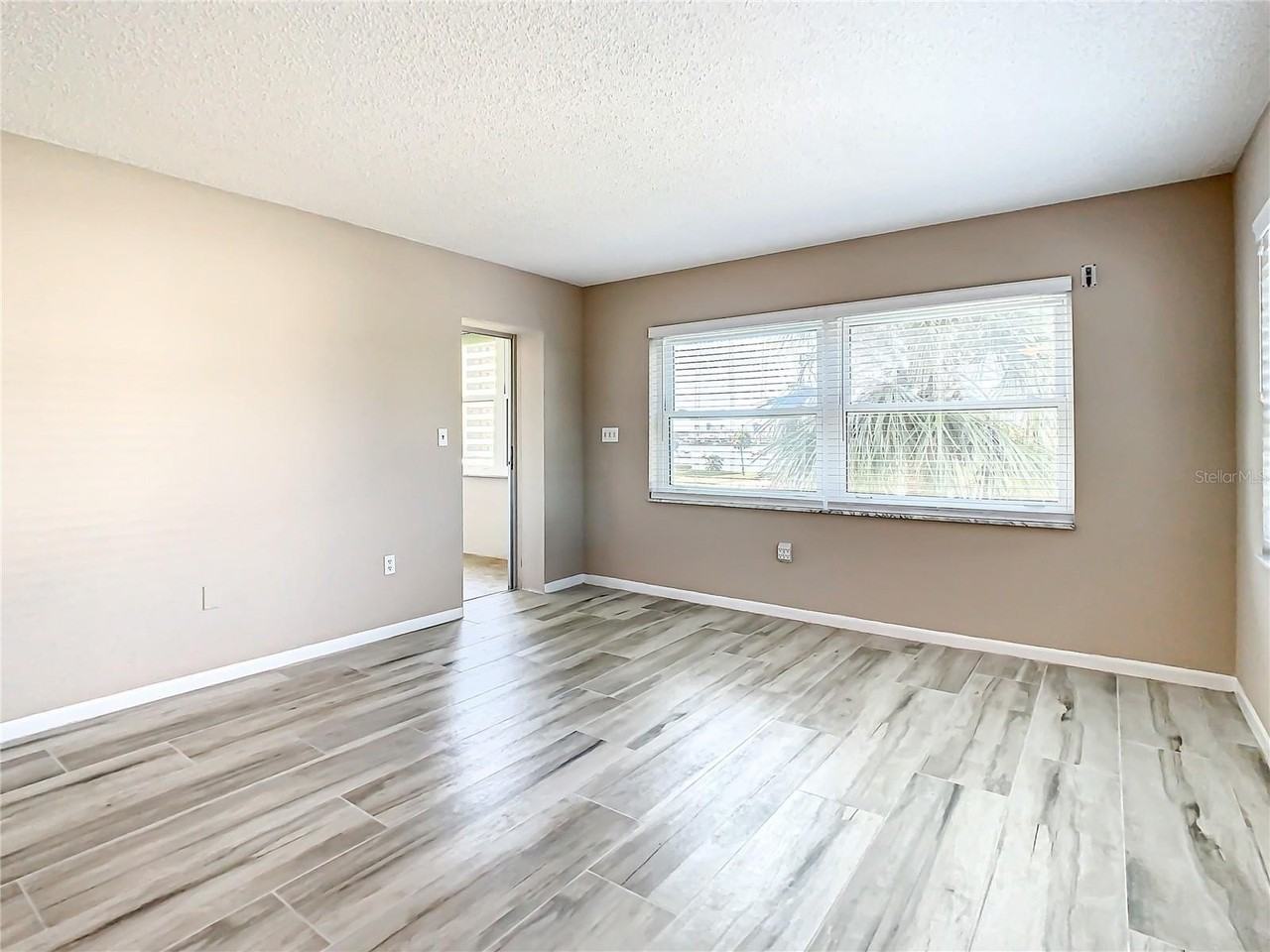 4575 Cove Cir #309 - Photo 5 of 50