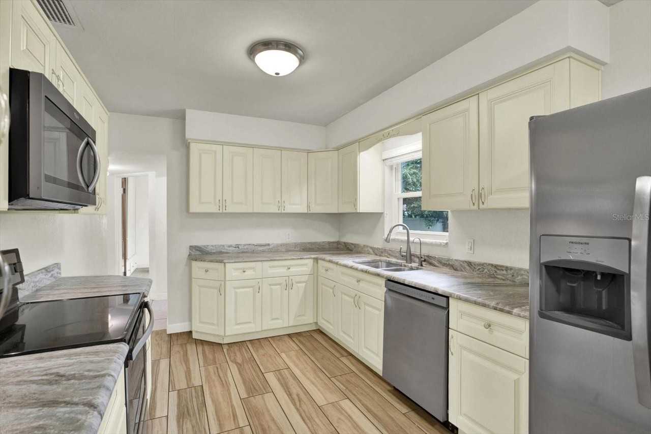 8567 Ridge Rd - Photo 4 of 17