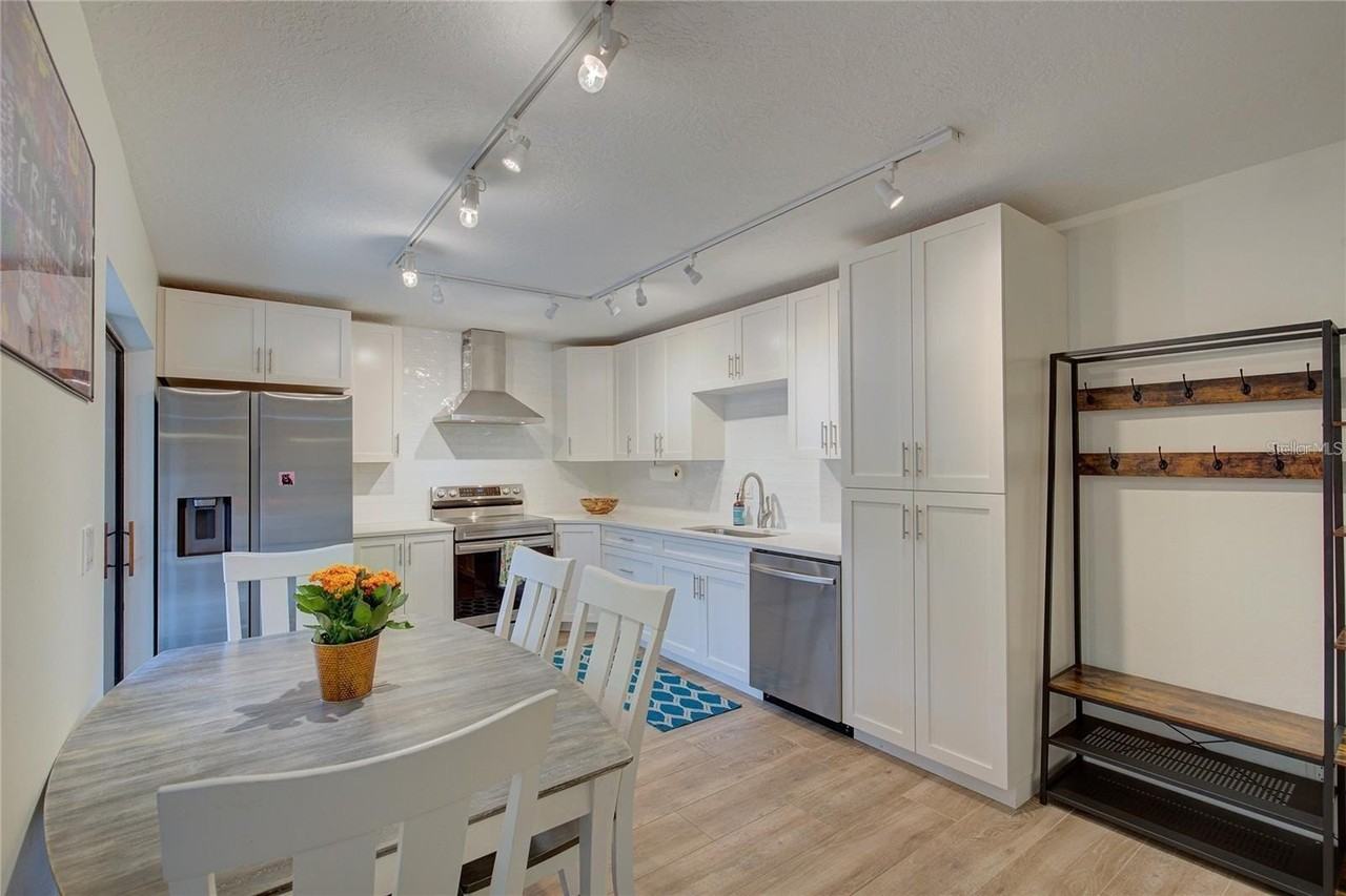 2612 2nd Ct - Photo 3 of 33