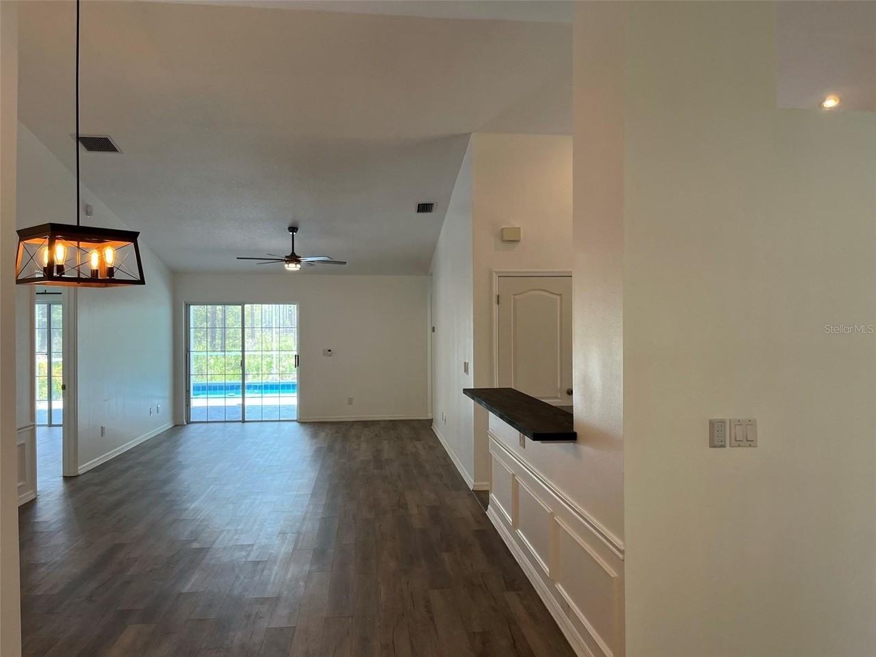 9411 Willow Cove Ct - Photo 7 of 28