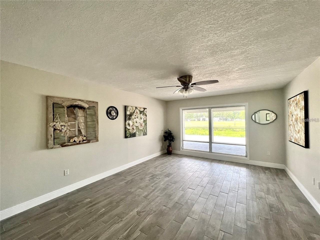 912 La Jolla Ave - Photo 4 of 36