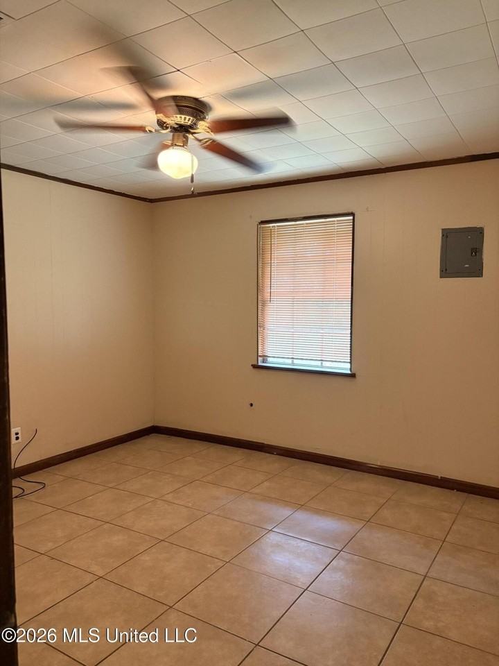 3020 Bemis Ave - Photo 4 of 14