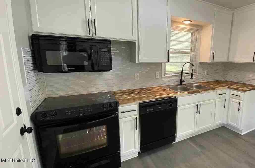 160 Wildwood Cir - Photo 2 of 15