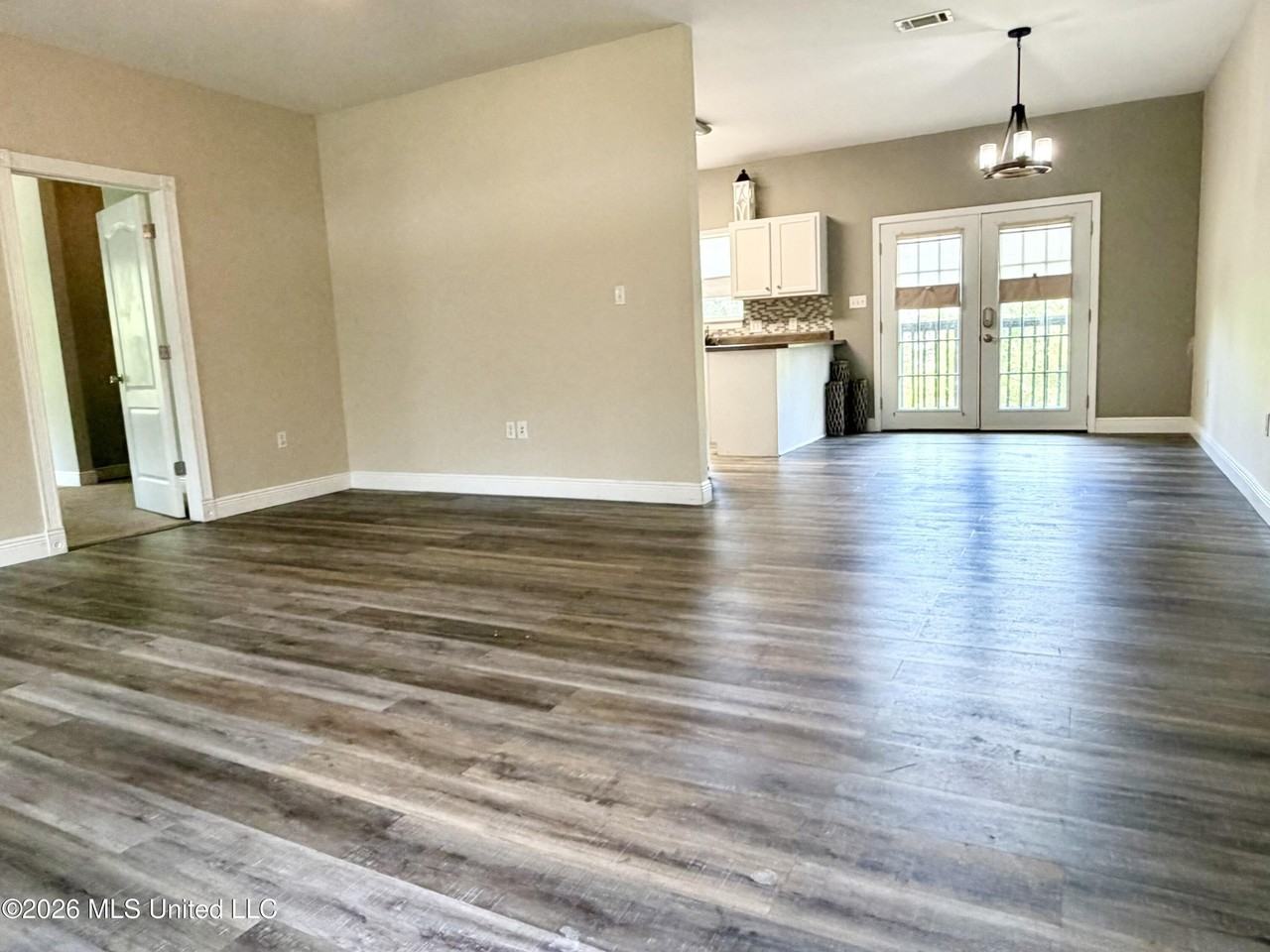 2068 Bienville Ave - Photo 2 of 7