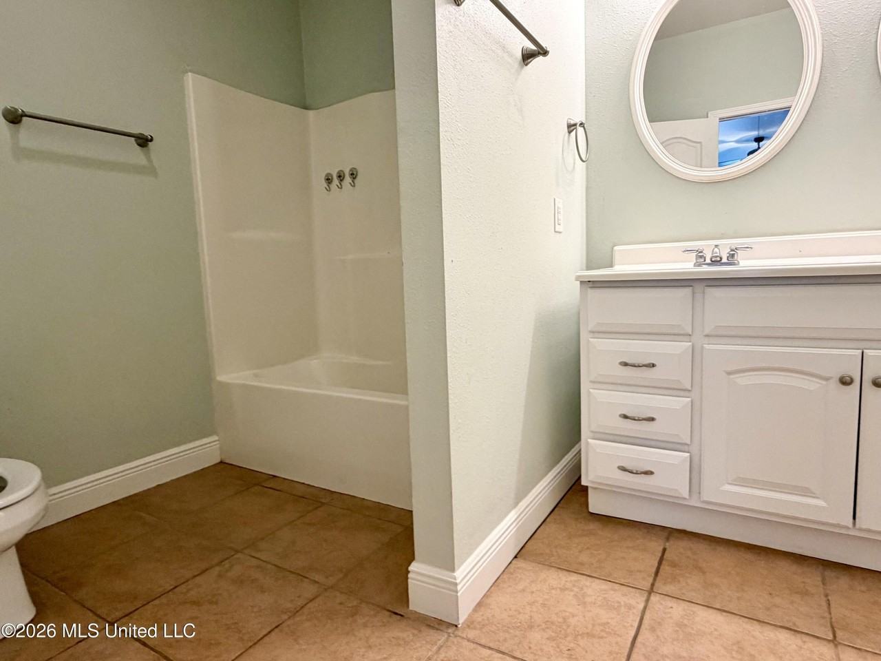 2068 Bienville Ave - Photo 4 of 7