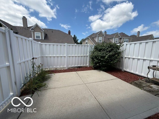 15538 Smithfield Dr - Photo 2 of 26