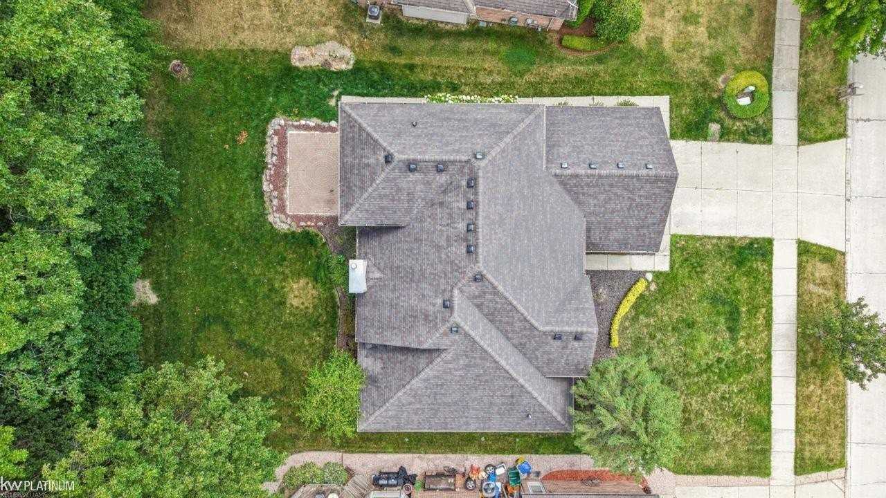 53630 Deerfield Ln - Photo 2 of 33