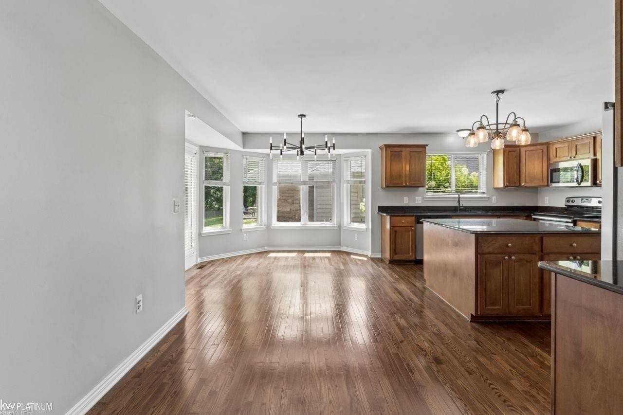 53630 Deerfield Ln - Photo 7 of 33