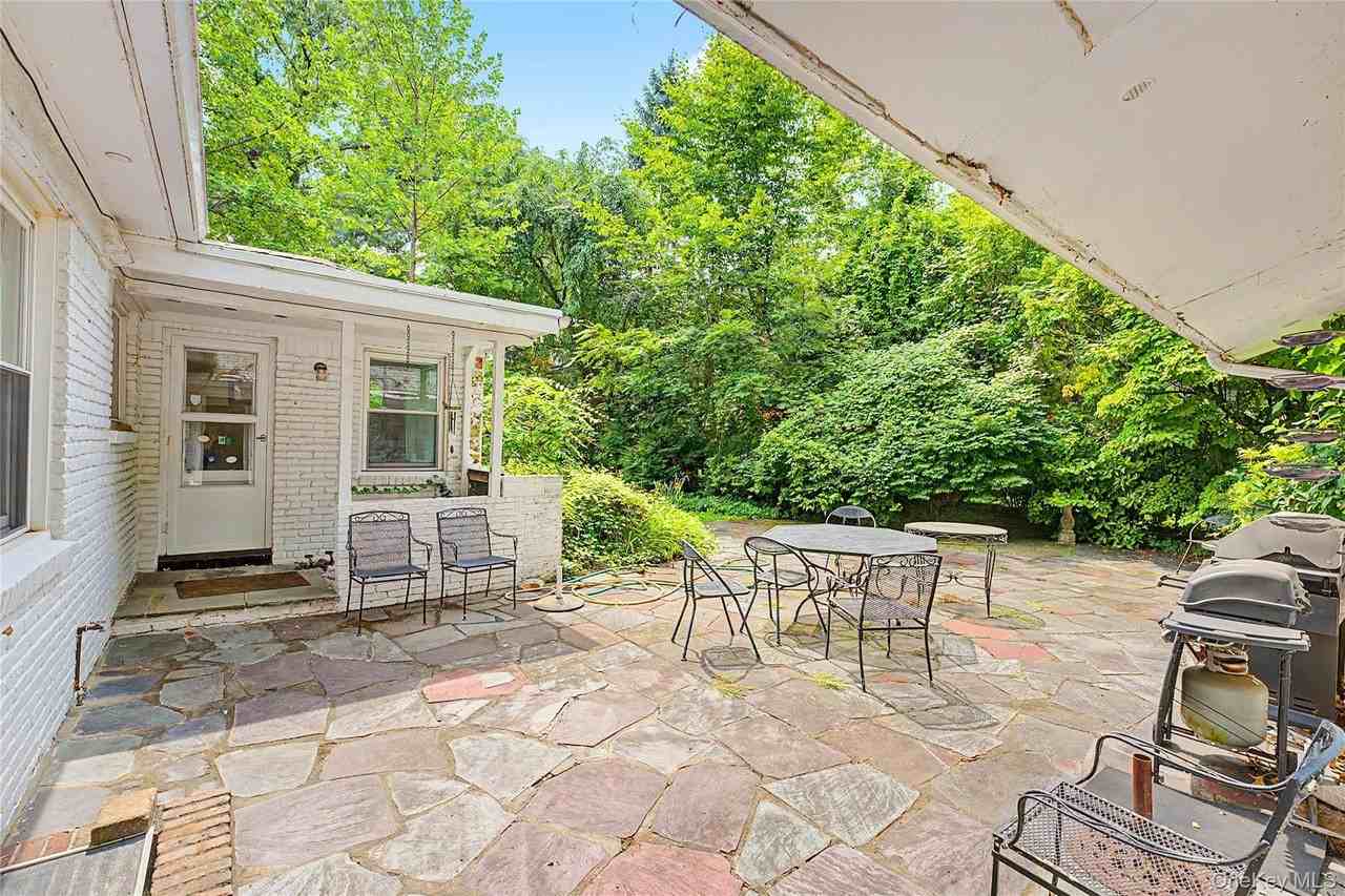 10 Hampton Rd - Photo 4 of 19