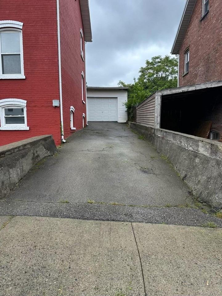28 Davis St #1 - Photo 4 of 16