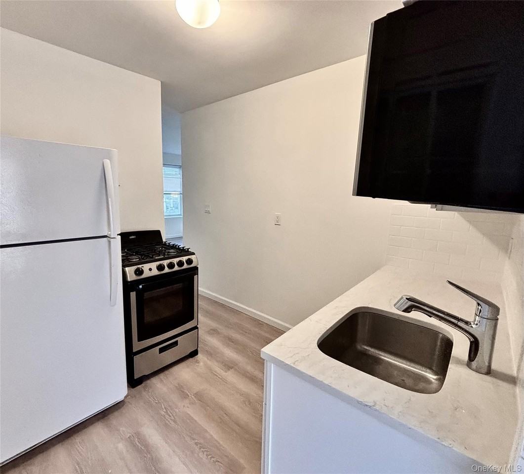28 Davis St #1 - Photo 6 of 16
