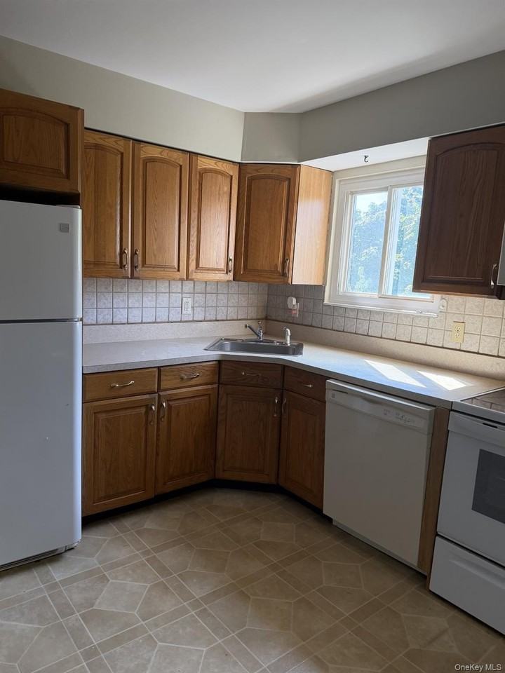 685 3rd St - Photo 3 of 12