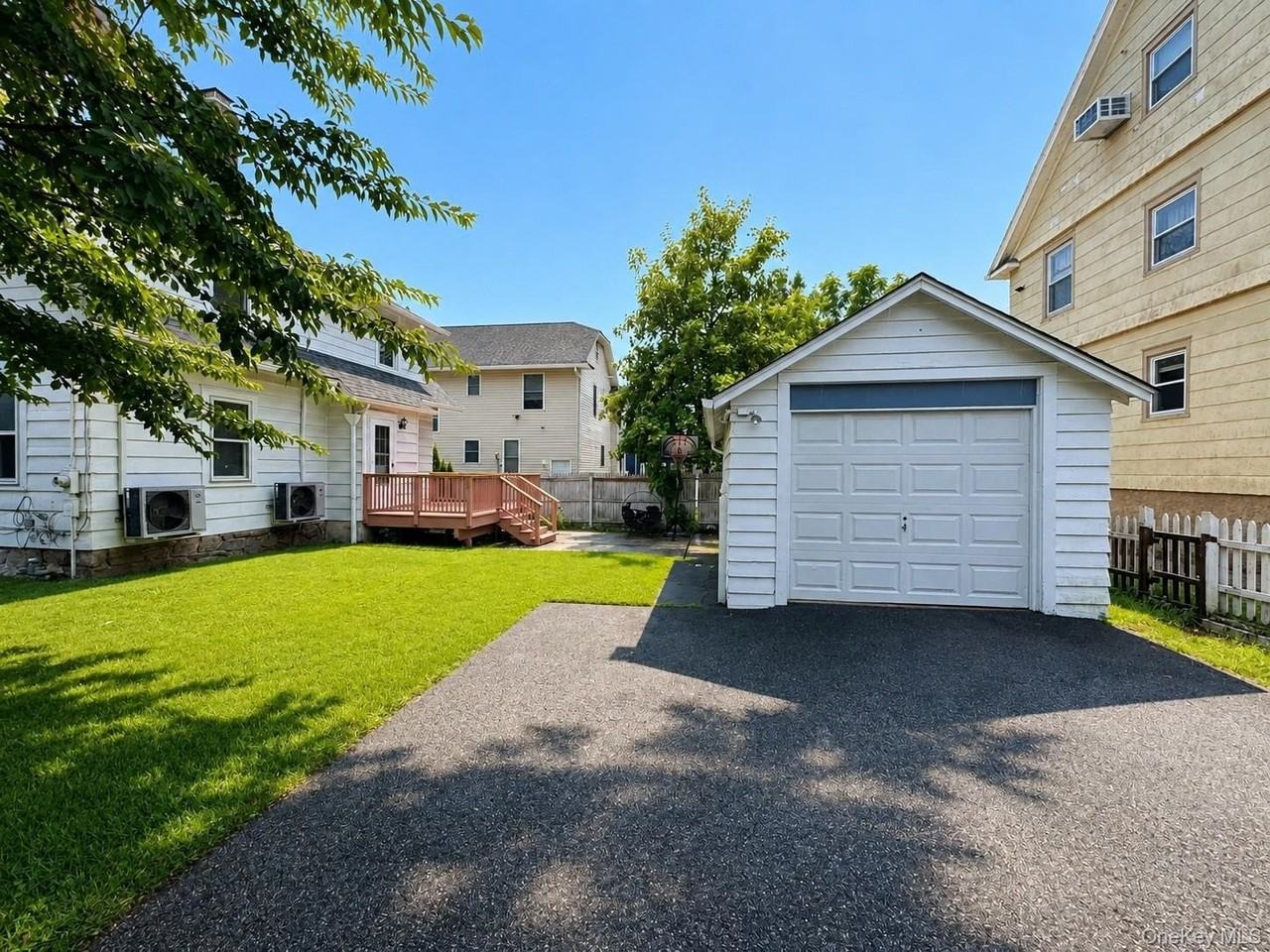 432 Beach Ave - Photo 2 of 32